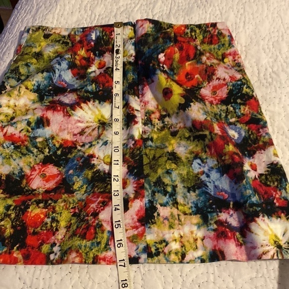 Chelsea and Theodore mini skirt size 4 fully lined two pockets flowers colours - Picture 8 of 11